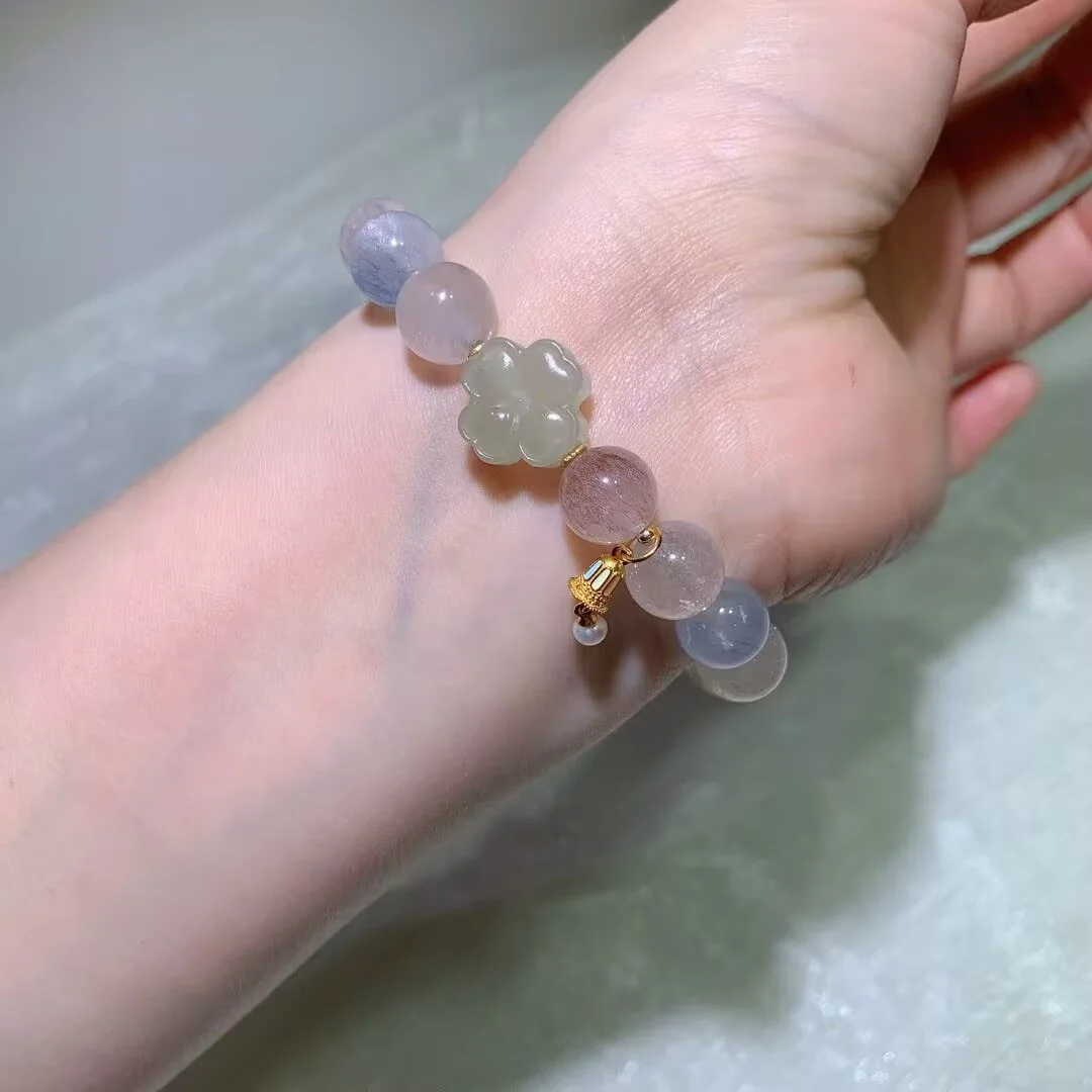 天然彩兔毛手链(四叶草与古法小坠 · 10.8mm) — 细节图